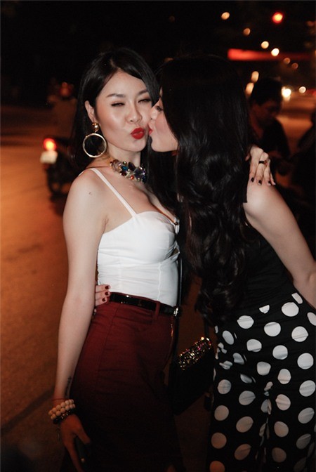 Sao Việt và những màn “khóa môi” đồng tính gây sốc