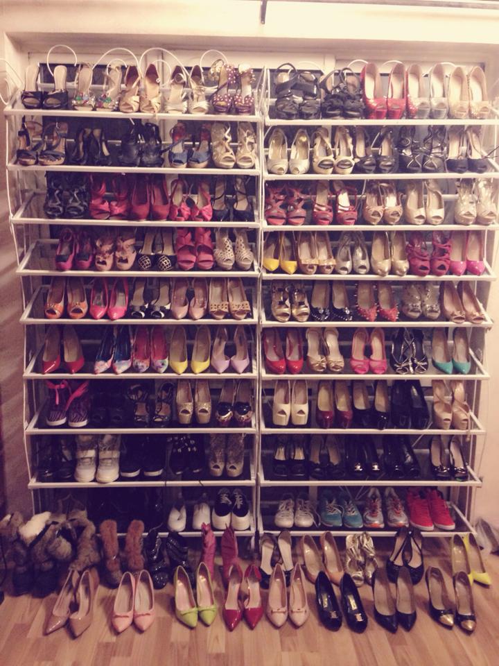 Quỳnh Nga khoe tủ giầy siêu “khủng”