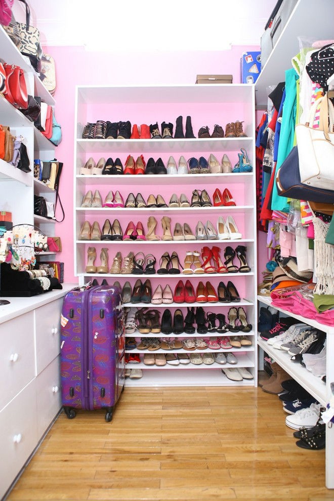 Quỳnh Nga khoe tủ giầy siêu “khủng”