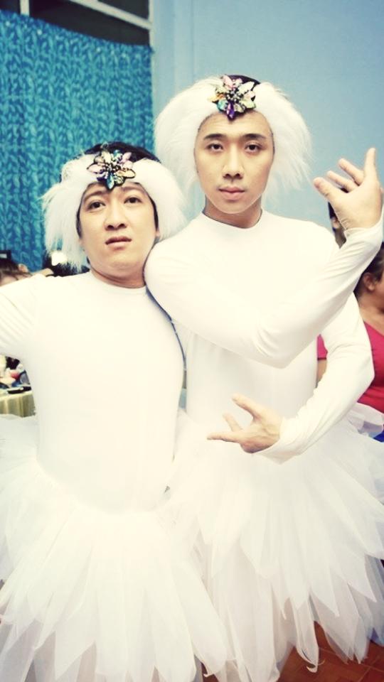 Trấn Thành hóa thiên nga duyên dáng