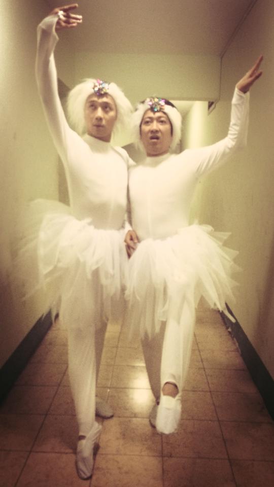 Trấn Thành hóa thiên nga duyên dáng