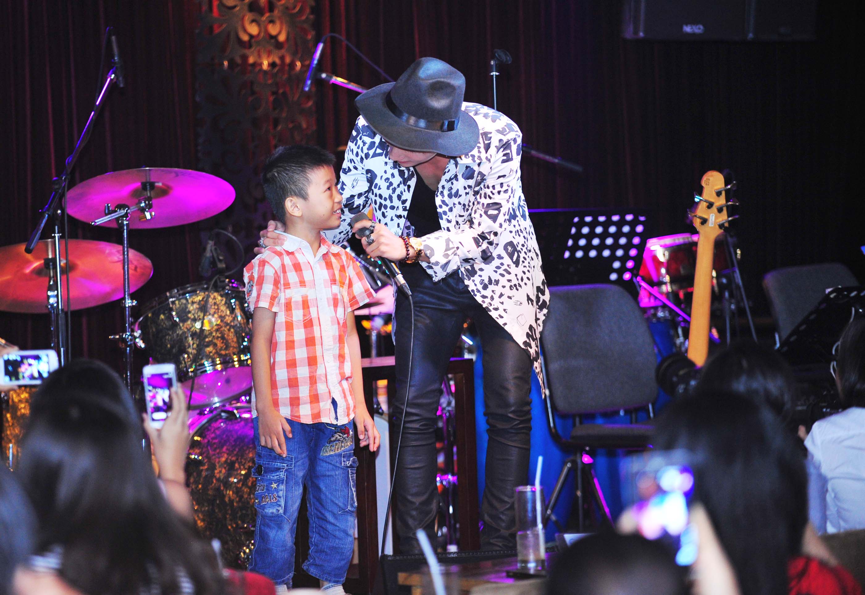 Sơn Tùng M-TP hội ngộ Phạm Hồng Phước khiến khán giả “đứng ngồi k