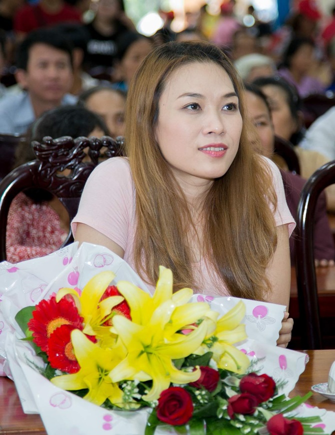 Mỹ Tâm tặng quà Tết tại Tiền Giang