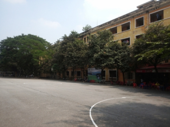 Danh tính cô gái tử vong trong trường ĐH Kinh tế Quốc dân