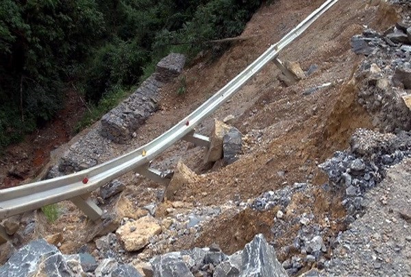 Một quả đồi có nguy cơ sạt lở tại Yên Bái