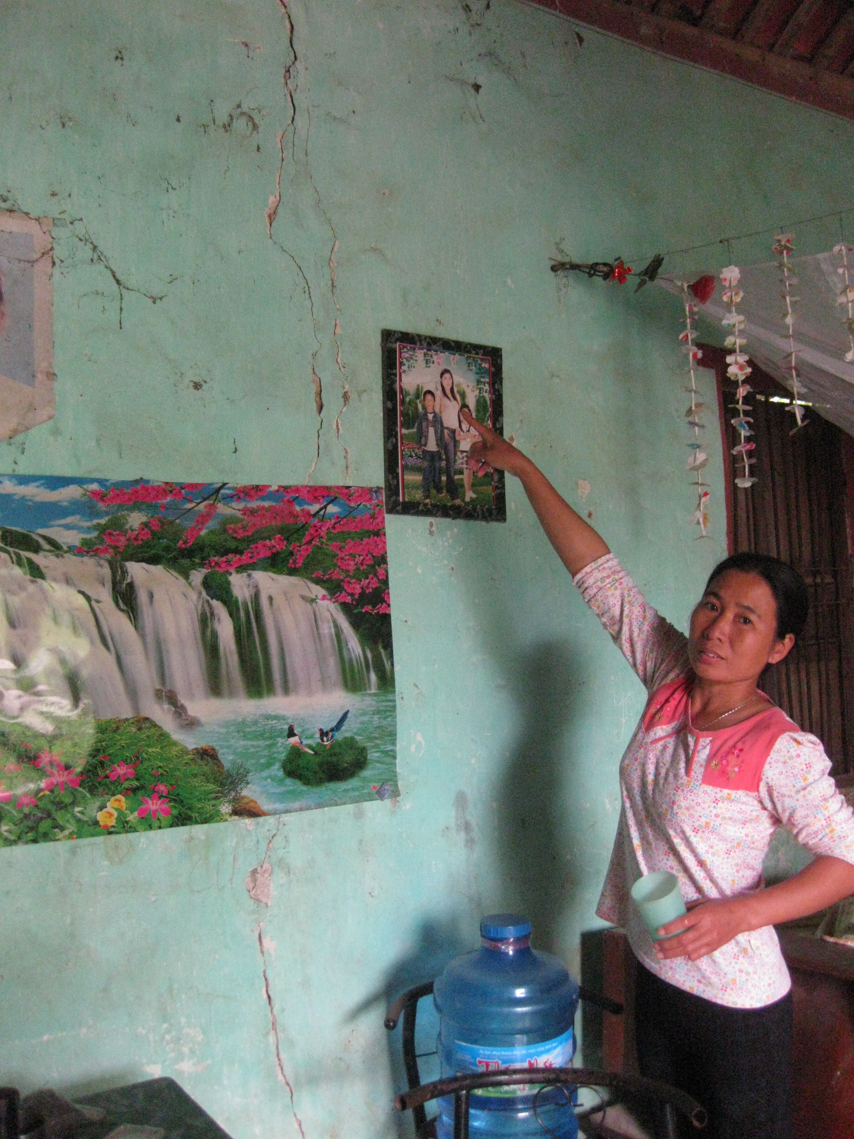 Mỏ đá nổ mìn, người dân kêu cứu