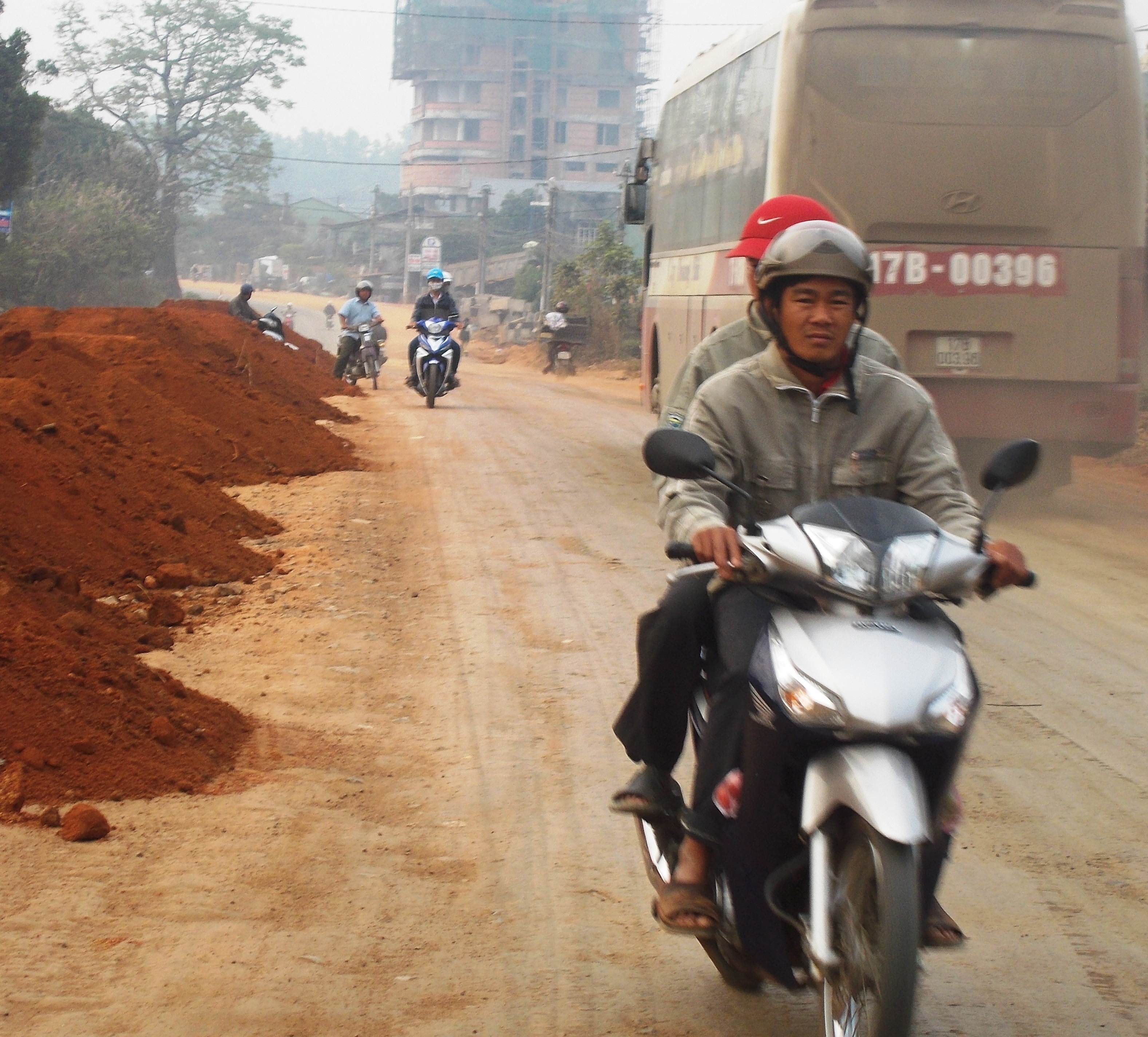 “Tiền trảm hậu tấu” đối với các nhà thầu chậm tiến độ