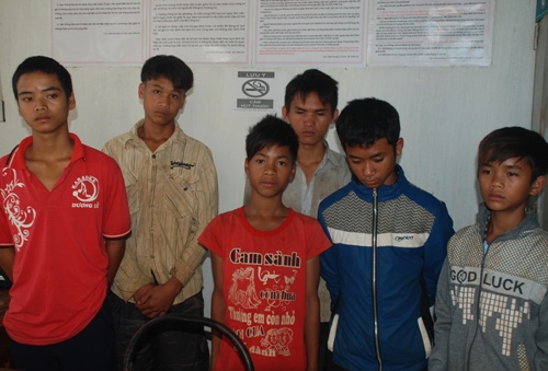 Ném đá xe khách trên Quốc lộ 14,  6 đối tượng bị bắt