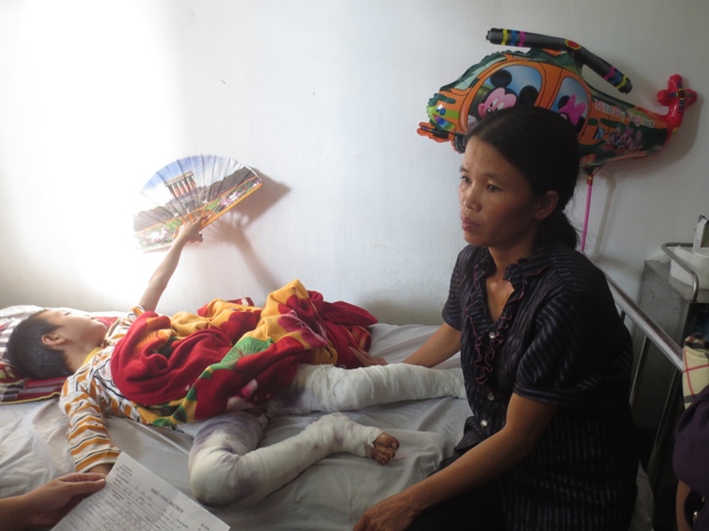 Vụ cha đốt con: “Nếu tôi không đến nhanh chắc cháu chết cháy rồi