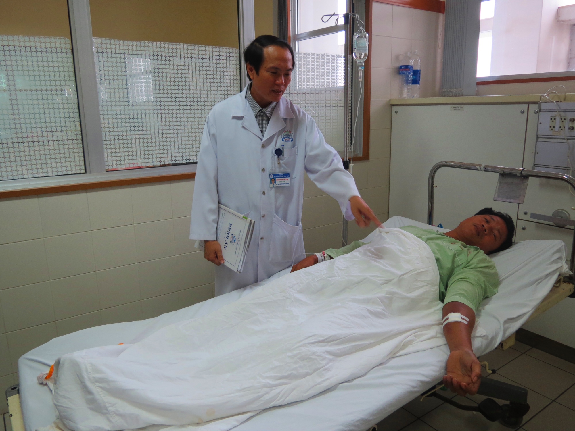 Rắn lục đuôi đỏ tấn công người ở Huế