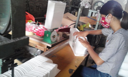 Kinh hoàng  giấy chùi miệng