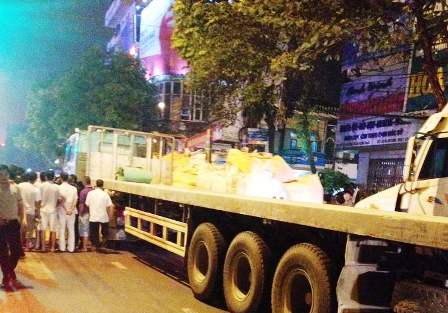 Dừng đèn đỏ, hai thanh niên tử vong