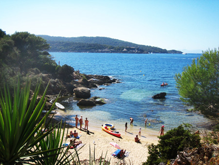 Những bãi 'tắm tiên' khiến bạn phải bỏng mắt