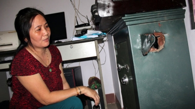 Trộm đục két sắt lấy đi 13 cây vàng