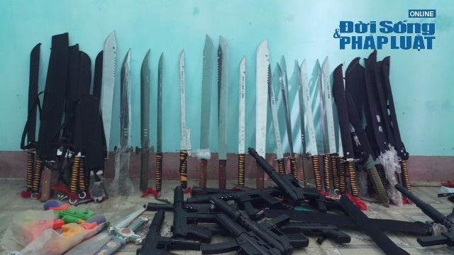 Quyết liệt việc thu hồi vũ khí, vật liệu nổ và công cụ hỗ trợ Quyết liệt việc thu hồi vũ khí, vật liệu nổ và công cụ hỗ trợ