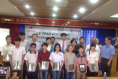 Hội nhà báo Việt Nam tổ chức trao học bổng cho sinh viên nghèo