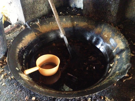 Kinh hoàng xưởng sản xuất hơn 1.000 lít mỡ lợn không rõ nguồn gốc Kinh hoàng xưởng sản xuất hơn 1.000 lít mỡ lợn không rõ nguồn gốc