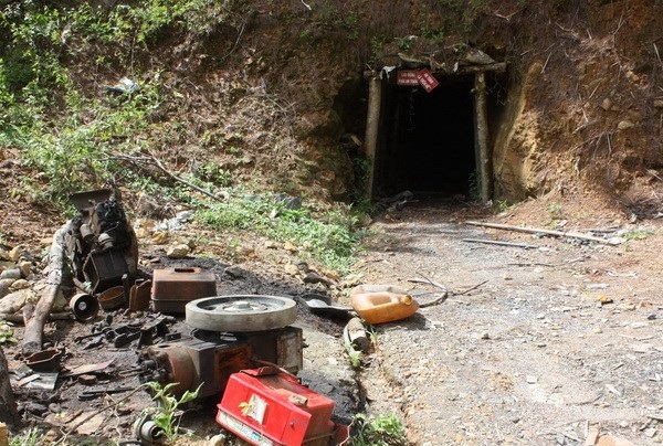 Khai thác vàng trái phép, hai anh em ruột chết ngạt trong hang