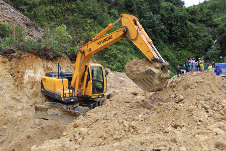 Sạt lở gây chia cắt hoàn toàn giữa tỉnh Lai Châu với Lào Cai