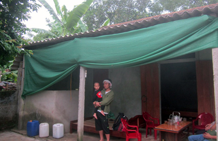 Xót xa hai đứa trẻ sinh đôi 5 ngày tuổi mất mẹ