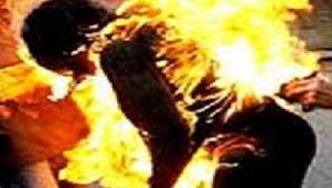 Nợ lớn do lô đề, một người phụ nữ tẩm xăng tự thiêu Nợ lớn do lô đề, một người phụ nữ tẩm xăng tự thiêu