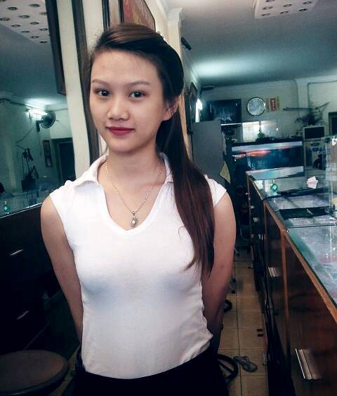 Cô gái đeo 8 cây vàng khiến dân mạng tò mò