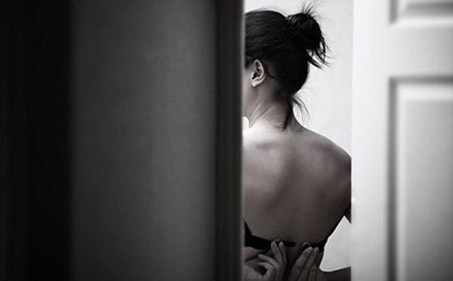 Phát hiện bí mật kinh hoàng của vợ mới cưới ở phòng khám phụ khoa