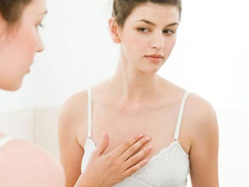 Vợ hấp dẫn nhưng luôn phải đếm ngày “được” gần gũi chồng