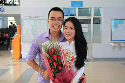 Chàng trai truy tìm và cưới cô gái tình cờ thấy trên tivi Chàng trai truy tìm và cưới cô gái tình cờ thấy trên tivi