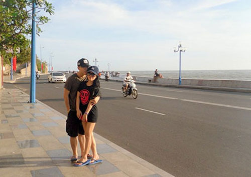 Chàng trai truy tìm và cưới cô gái tình cờ thấy trên tivi Chàng trai truy tìm và cưới cô gái tình cờ thấy trên tivi