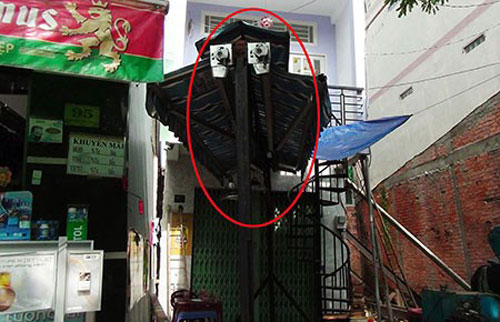 Nhà phố bất ngờ nghiêng, có nguy cơ sụp đổ