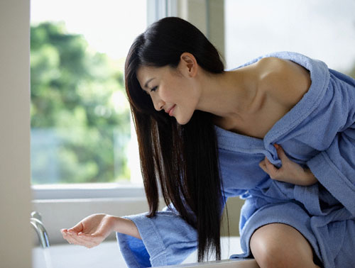 7 lý do bạn nên tắm nước muối biển vào buổi tối