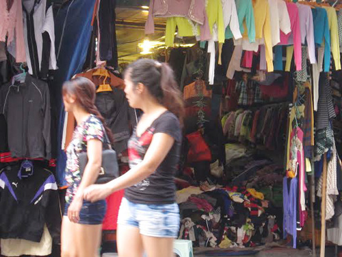 Chuộng đồ “sida”, chị em rước bệnh ngoài da