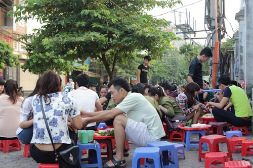 Hà Nội: Bán bún đậu giá sinh viên, lãi hơn 30 triệu đồng/tháng