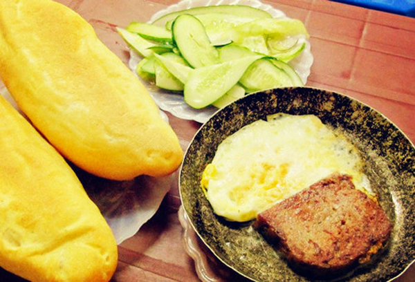 Bánh mì chảo ngon hết ý, giá rẻ bất ngờ Bánh mì chảo ngon hết ý, giá rẻ bất ngờ