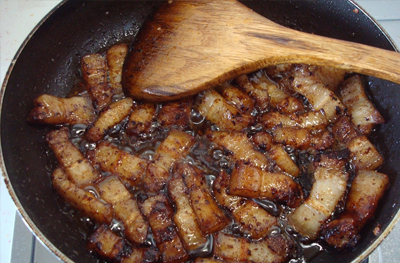 Trổ tài với món thịt ba chỉ kho cà rốt ngon xuýt xoa
