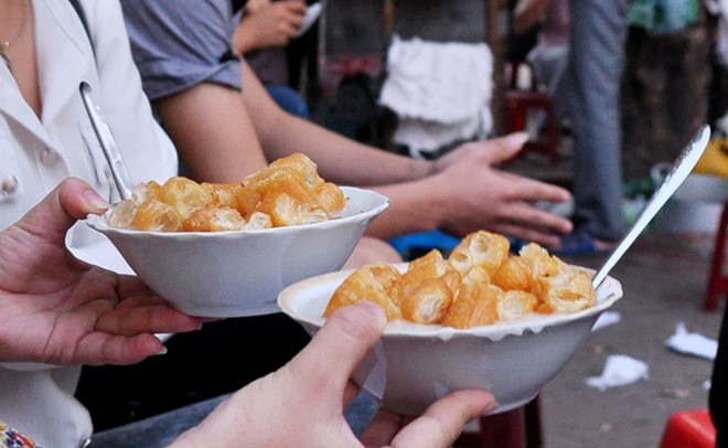 Những món vỉa hè “cực ngon cực chất” giá chỉ 15 nghìn Những món vỉa hè “cực ngon cực chất” giá chỉ 15 nghìn