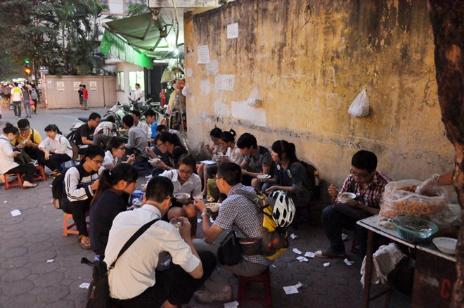 Những món vỉa hè “cực ngon cực chất” giá chỉ 15 nghìn Những món vỉa hè “cực ngon cực chất” giá chỉ 15 nghìn