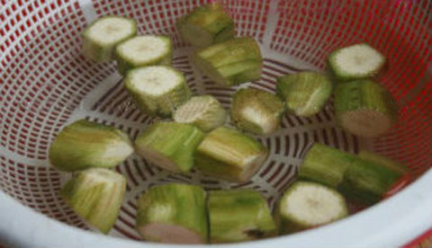 Cá kho chuối xanh – món ngon dân giã Cá kho chuối xanh – món ngon dân giã