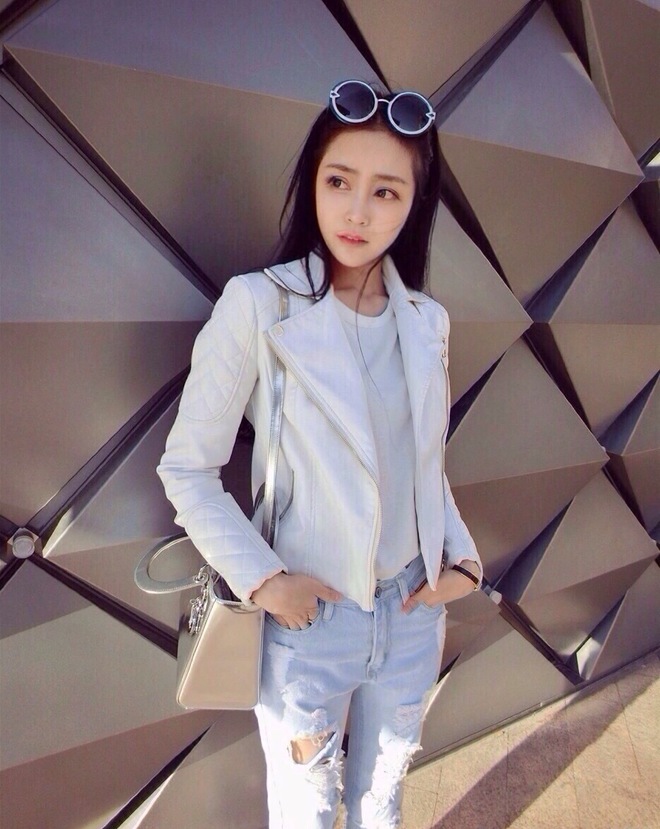 Cô gái bán hàng online “hớp hồn” dân mạng vì quá xinh