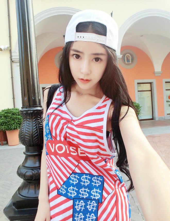 Cô gái bán hàng online “hớp hồn” dân mạng vì quá xinh