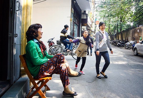 Sự đối lập thú vị ở hai con phố Hà Nội