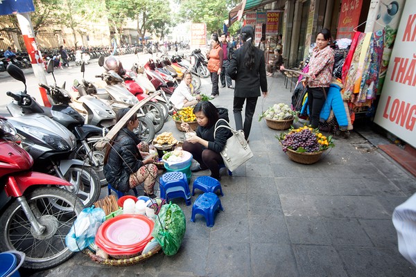 Sự đối lập thú vị ở hai con phố Hà Nội