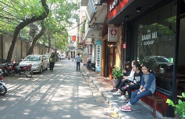 Sự đối lập thú vị ở hai con phố Hà Nội