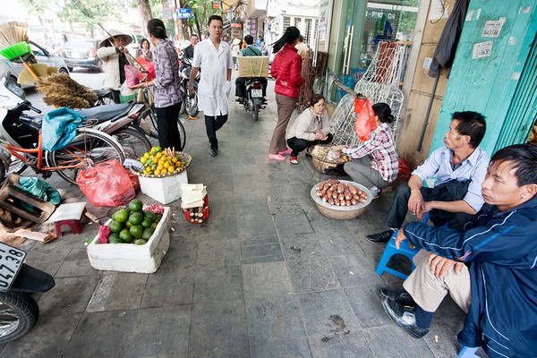 Sự đối lập thú vị ở hai con phố Hà Nội
