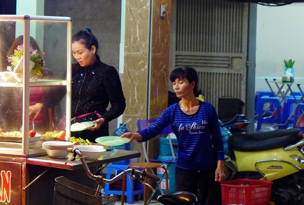 Sự đối lập thú vị ở hai con phố Hà Nội