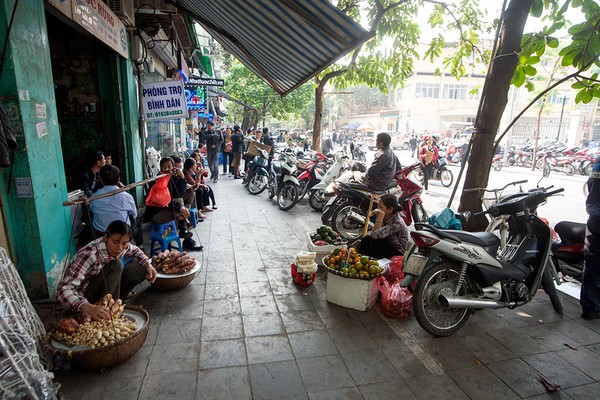 Sự đối lập thú vị ở hai con phố Hà Nội