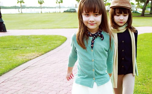 Vẻ đẹp tan chảy mọi ánh nhìn của cặp chị em song sinh lai Hàn