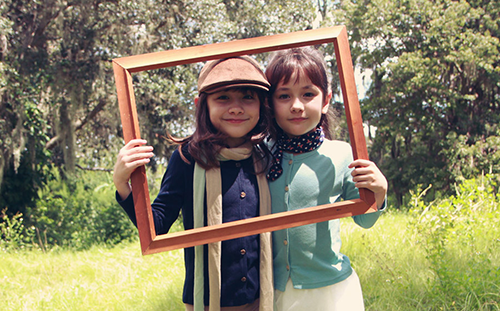 Vẻ đẹp tan chảy mọi ánh nhìn của cặp chị em song sinh lai Hàn