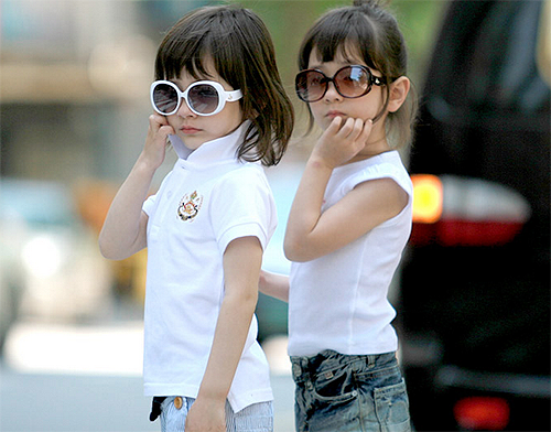 Vẻ đẹp tan chảy mọi ánh nhìn của cặp chị em song sinh lai Hàn